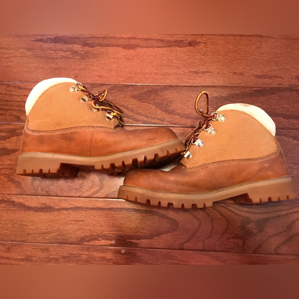 Hiking boots  size 5 Work boots (small adult/ big kids) teen